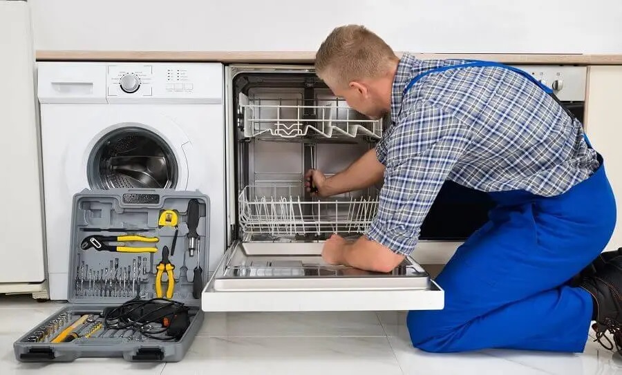 Altındağ Beko servisi teknisyen ekibi beyaz eşya tamiri yaparken